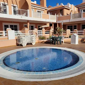 Funcional En Residencial Con Piscina En Inmejorable Ubicacion En Centro De La Isla Apartamento